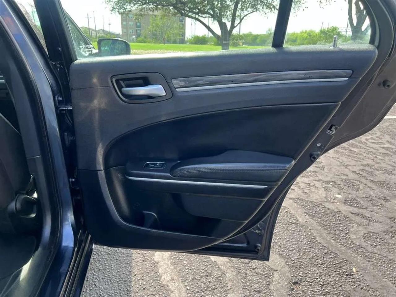 Chrysler 300  2018