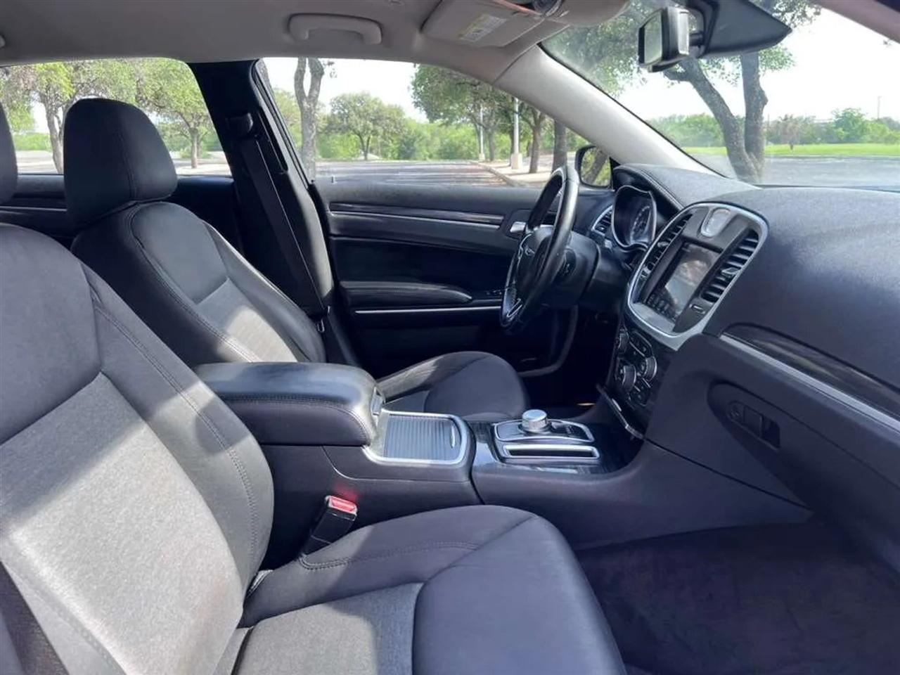 Chrysler 300  2018