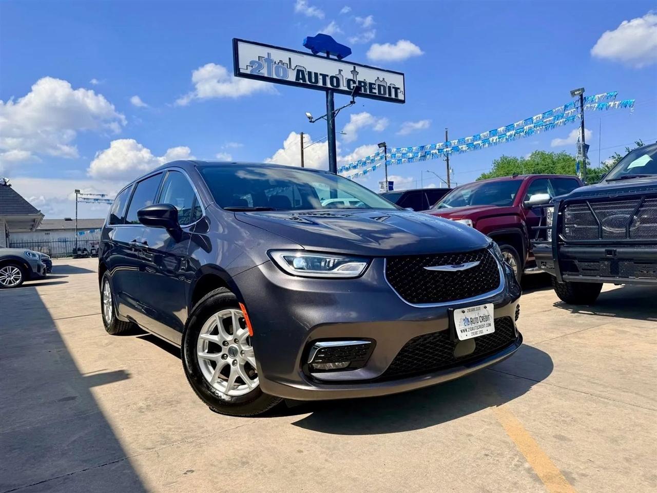 2023 Chrysler Pacifica Touring L Van 4D