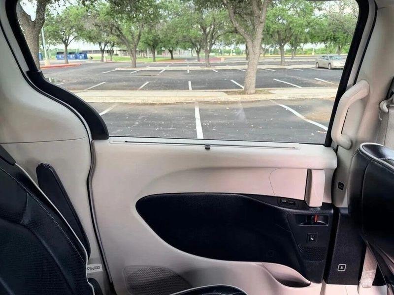 Chrysler Pacifica  2023