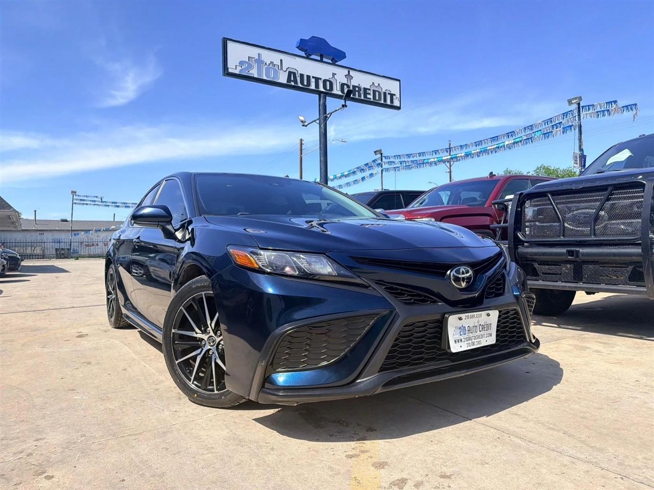Toyota Camry  2021