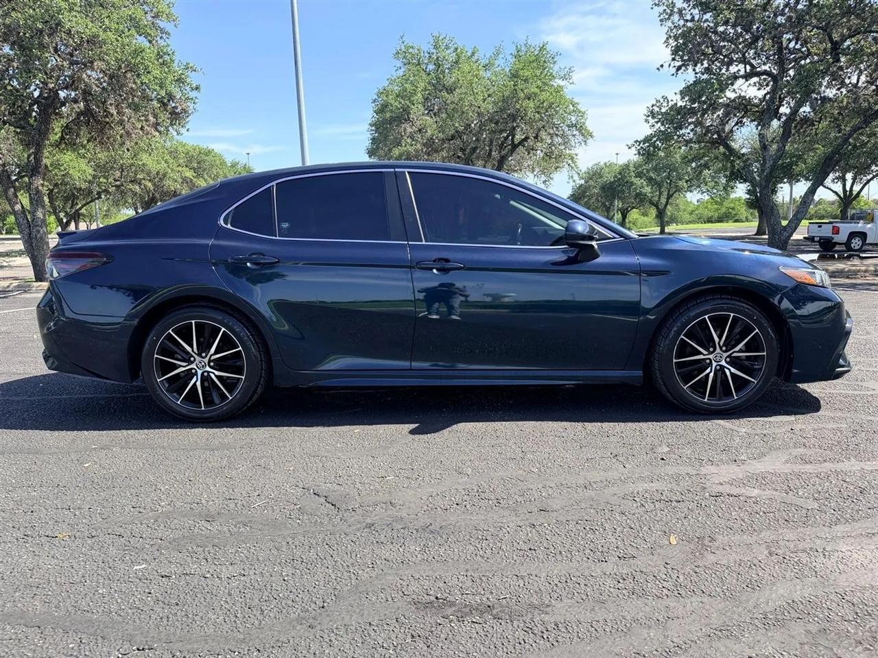 Toyota Camry  2021