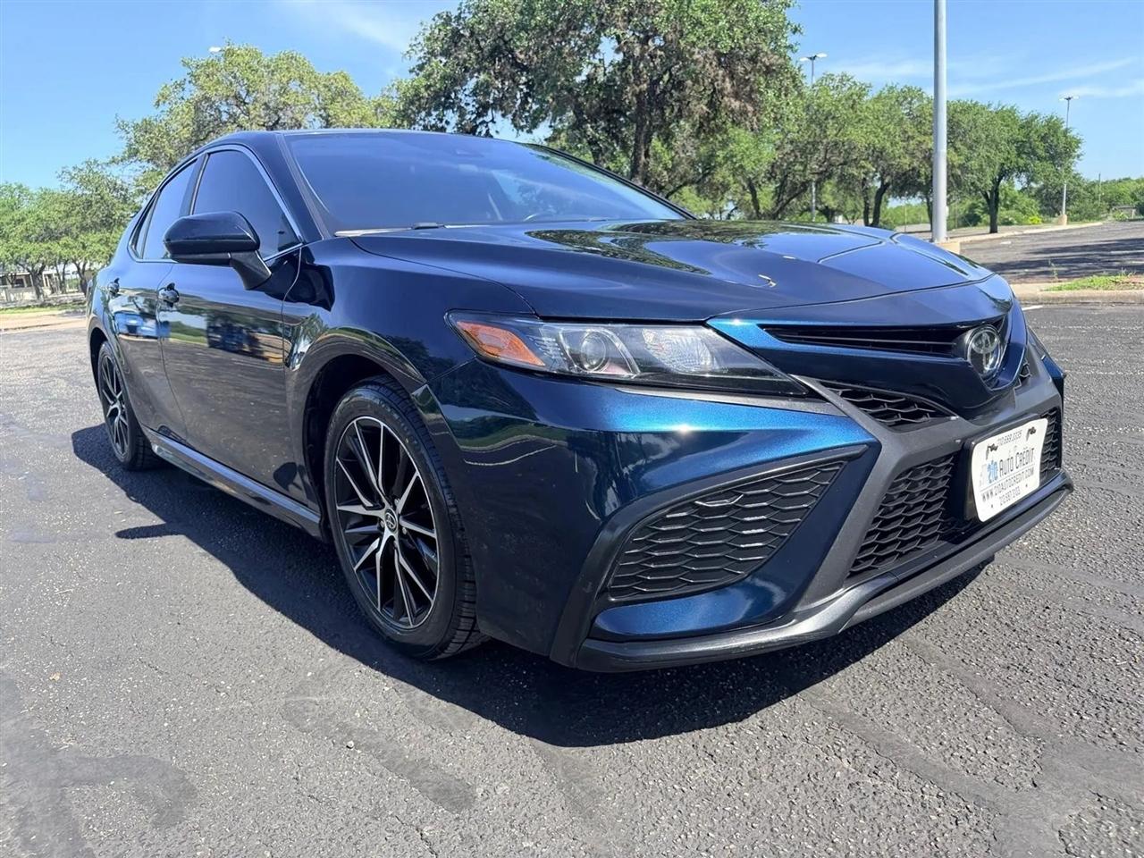 Toyota Camry  2021