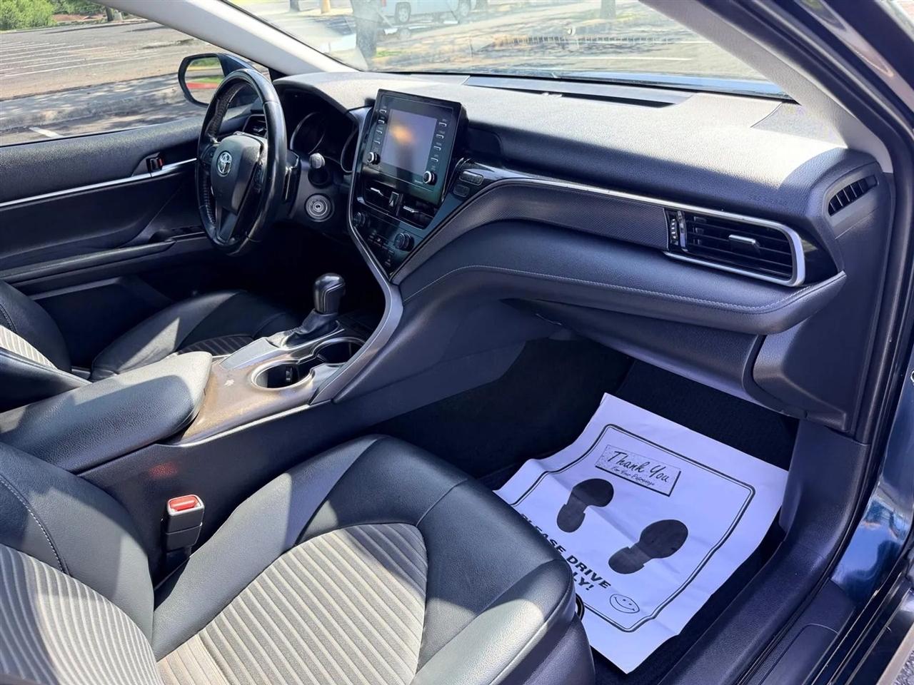 Toyota Camry  2021