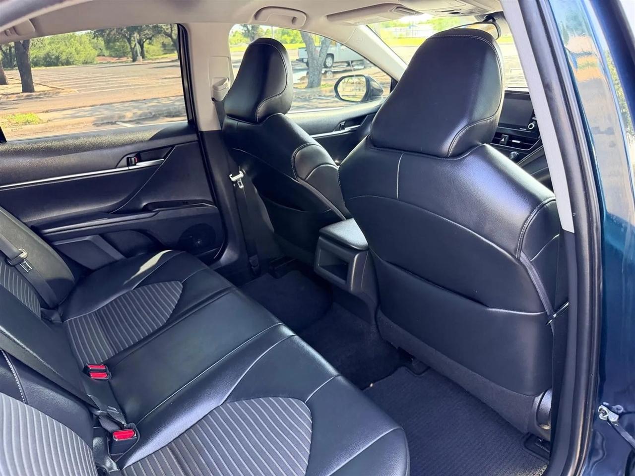 Toyota Camry  2021