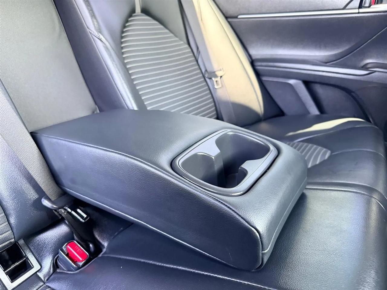 Toyota Camry  2021