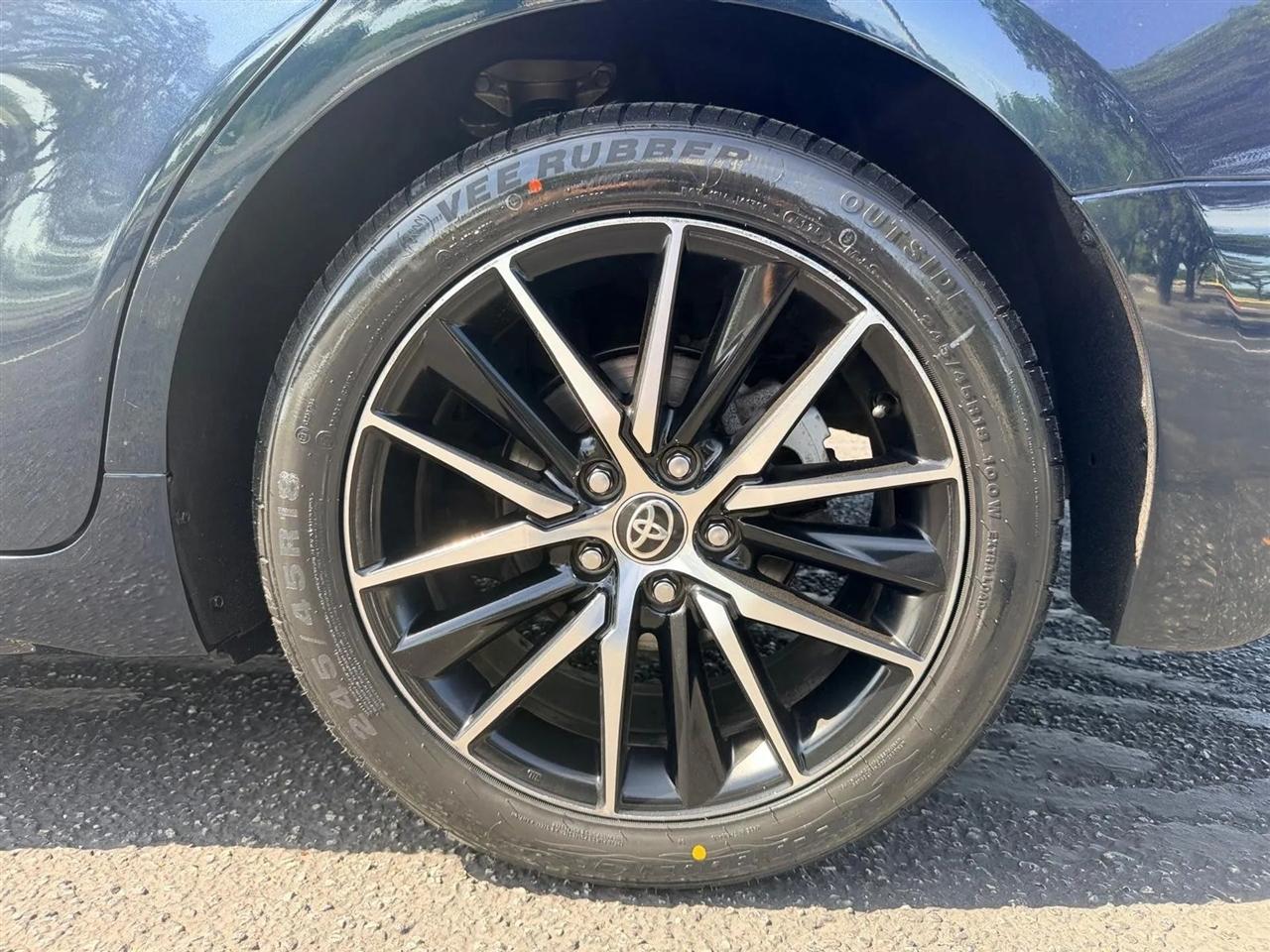 Toyota Camry  2021