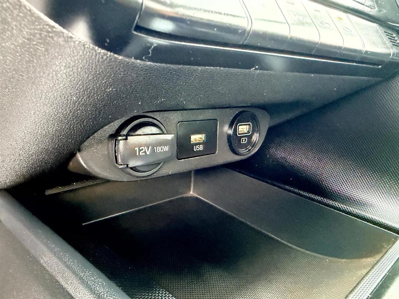 Hyundai Elantra  2023