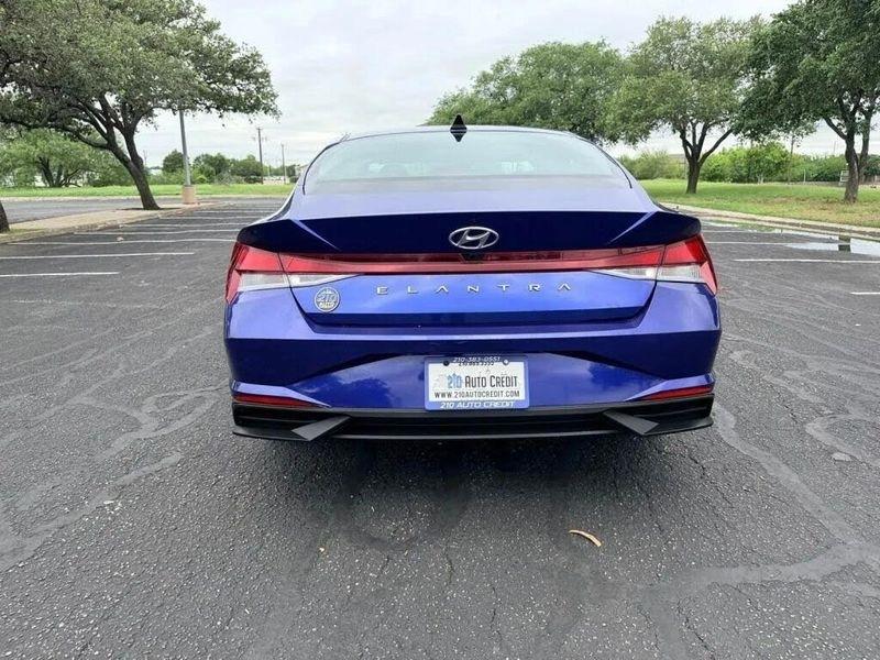 Hyundai Elantra  2023
