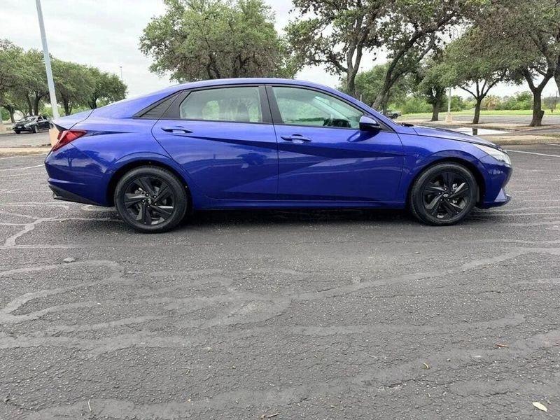 Hyundai Elantra  2023