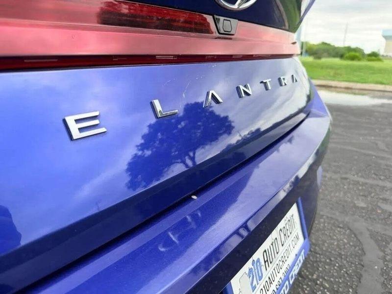 Hyundai Elantra  2023