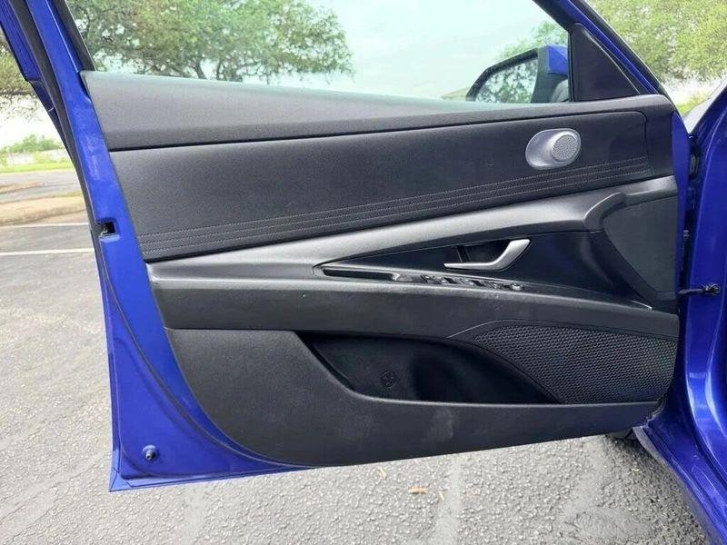 Hyundai Elantra  2023