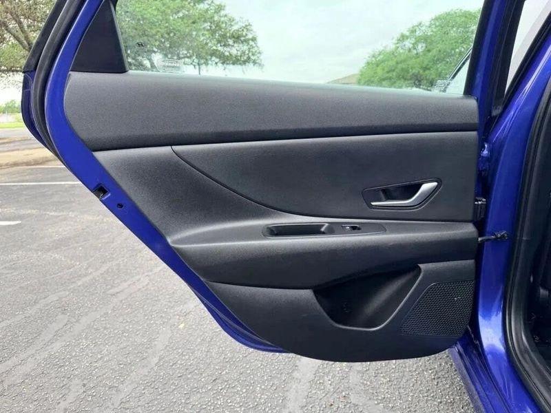 Hyundai Elantra  2023