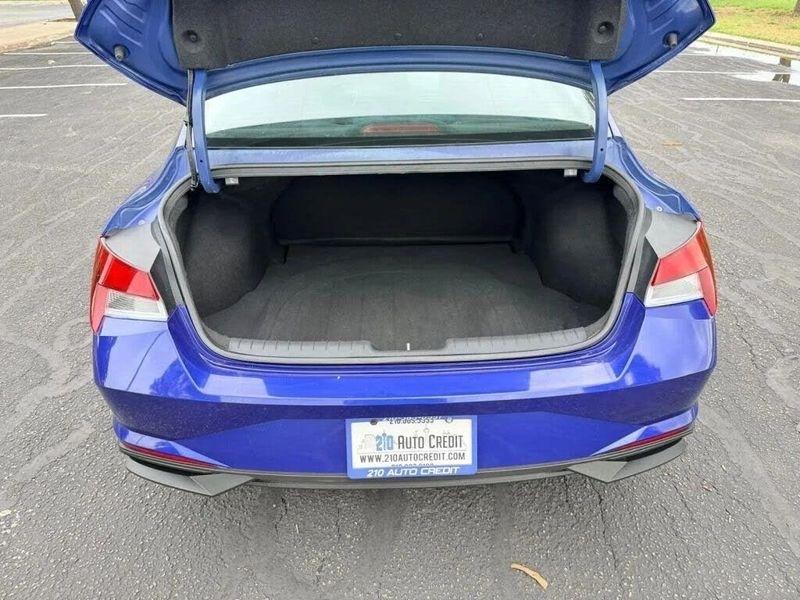 Hyundai Elantra  2023