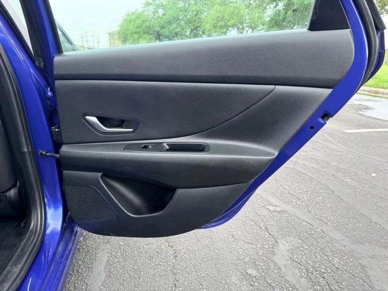 Hyundai Elantra  2023