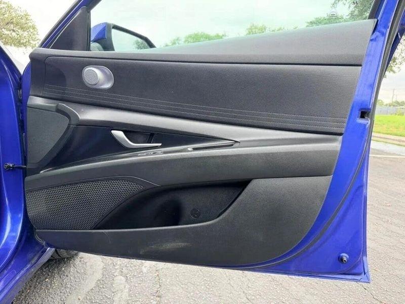 Hyundai Elantra  2023