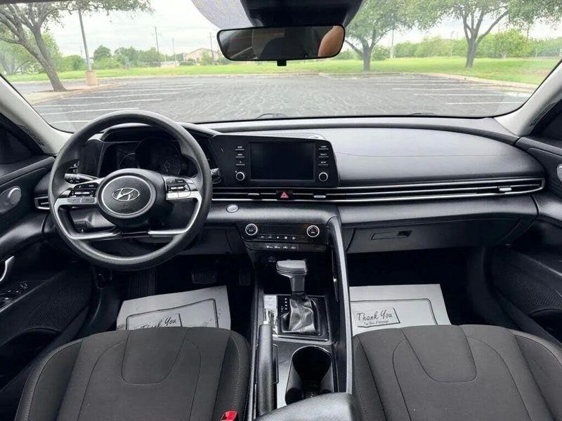 Hyundai Elantra  2023