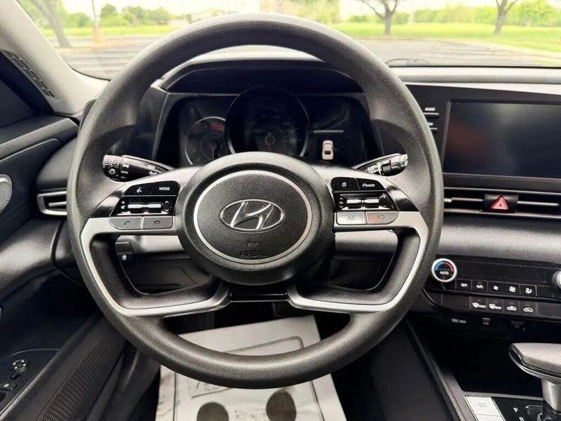 Hyundai Elantra  2023