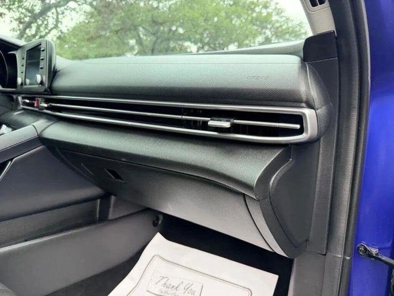 Hyundai Elantra  2023