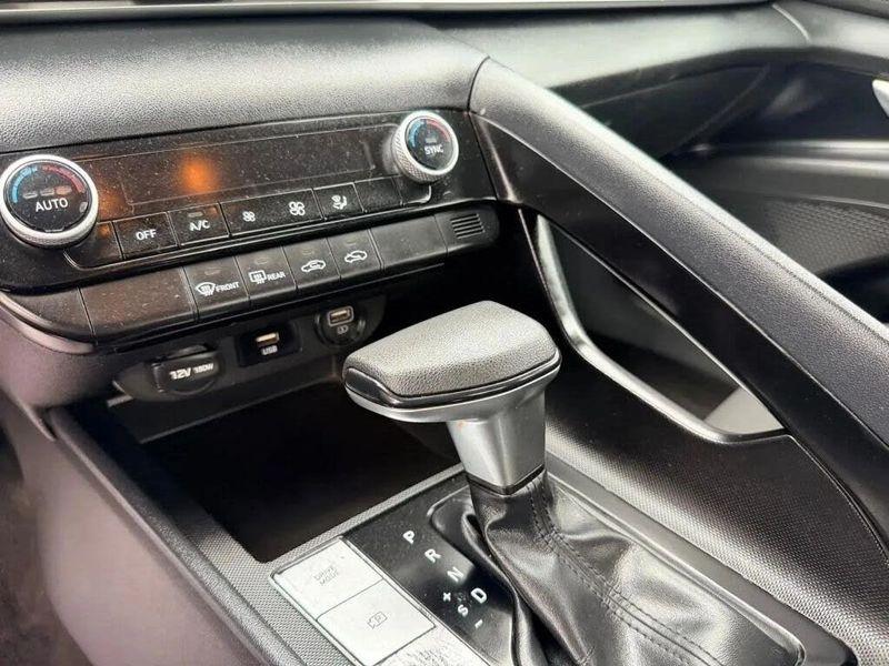 Hyundai Elantra  2023