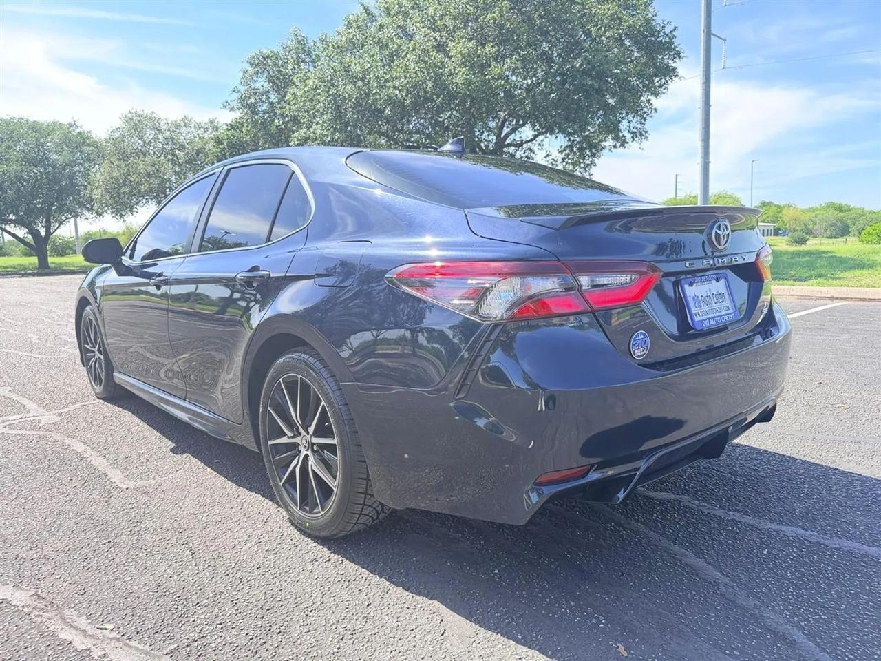 Toyota Camry  2021