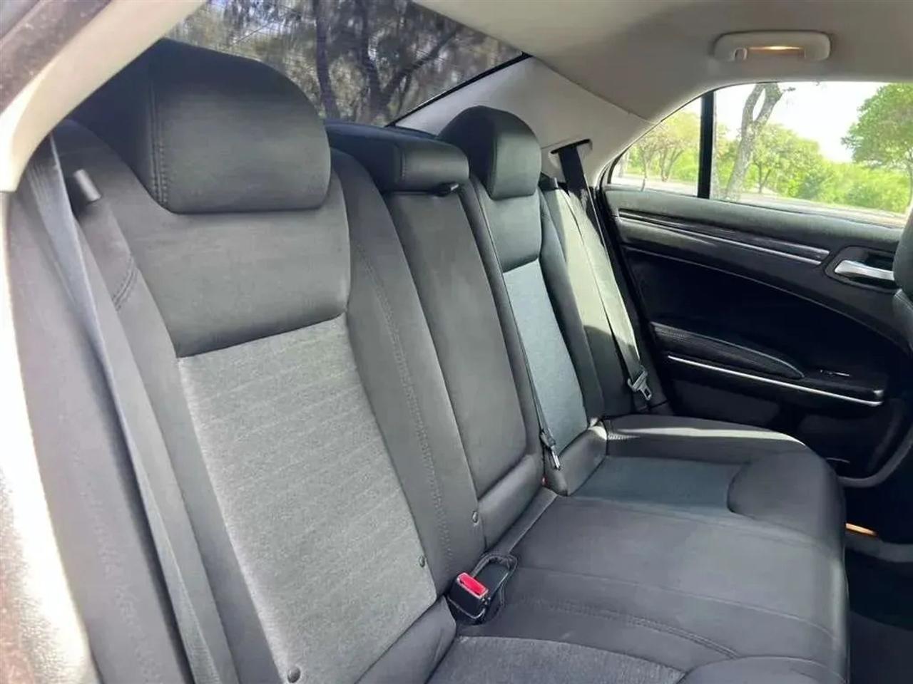 Chrysler 300  2018