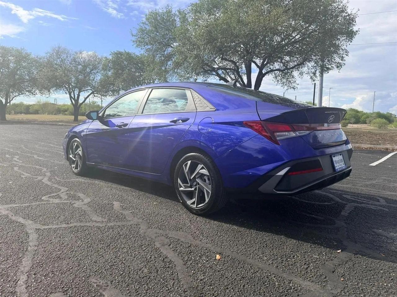 Hyundai Elantra  2025