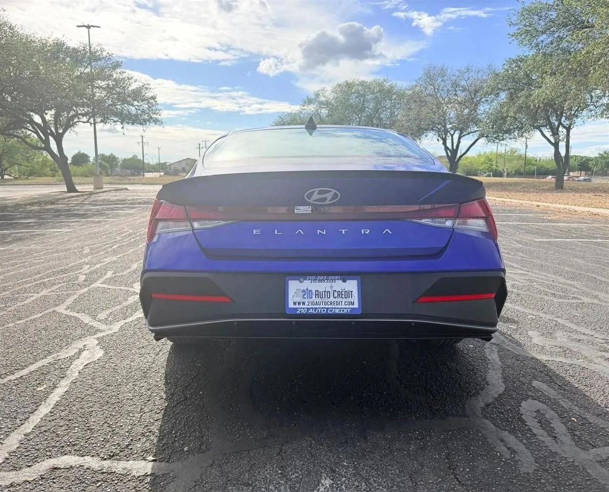 Hyundai Elantra  2025