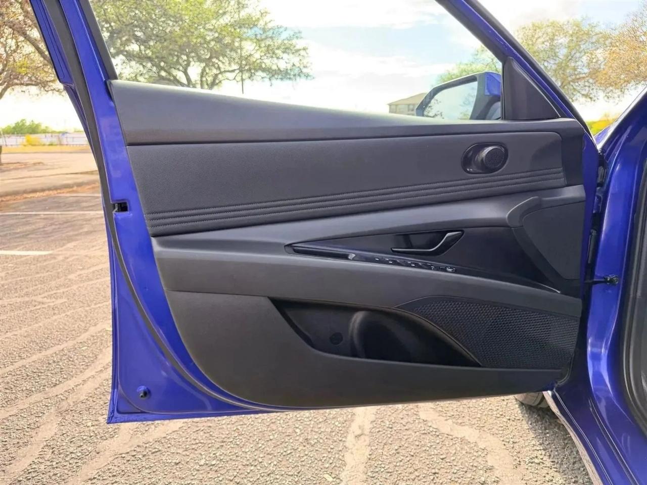 Hyundai Elantra  2025