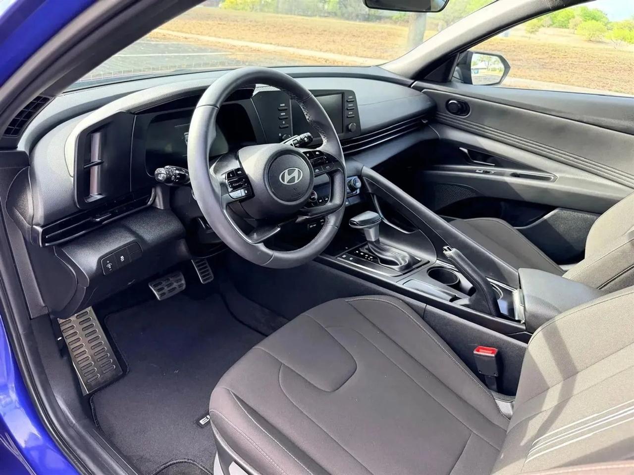 Hyundai Elantra  2025