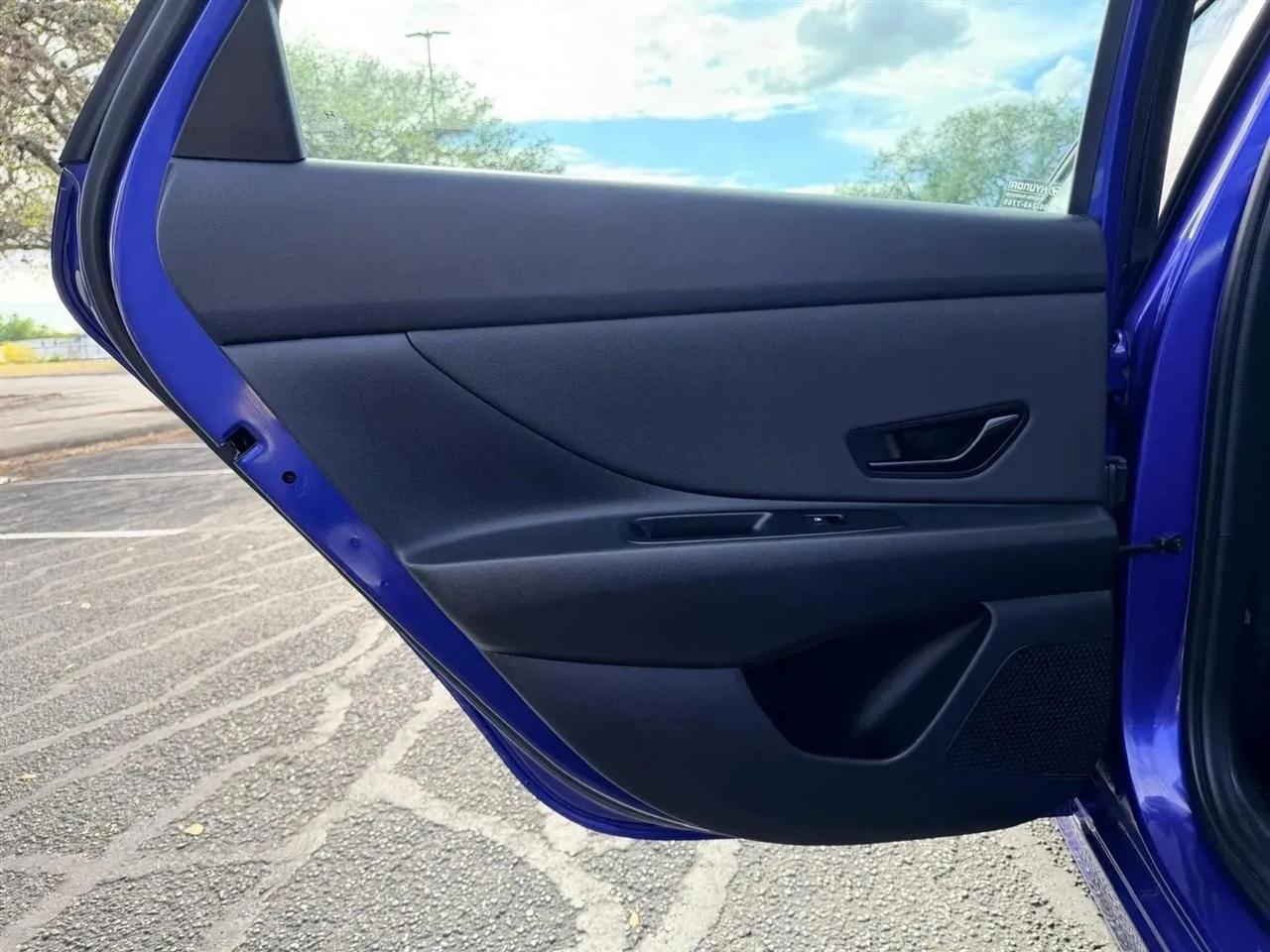 Hyundai Elantra  2025