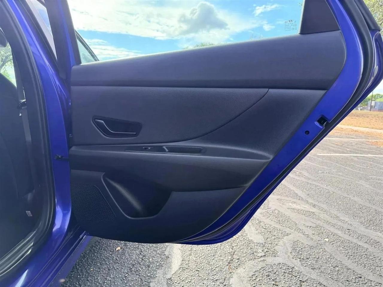 Hyundai Elantra  2025