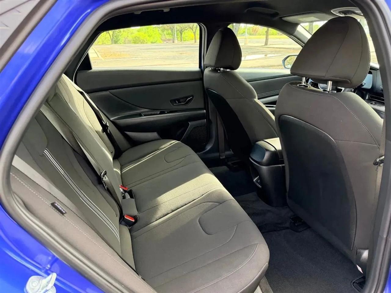 Hyundai Elantra  2025
