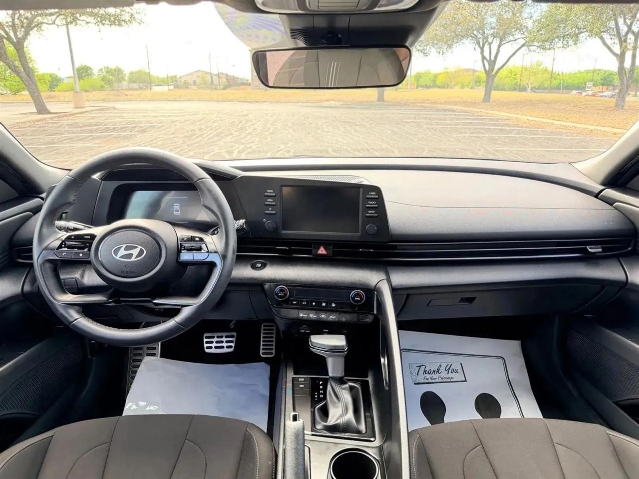 Hyundai Elantra  2025