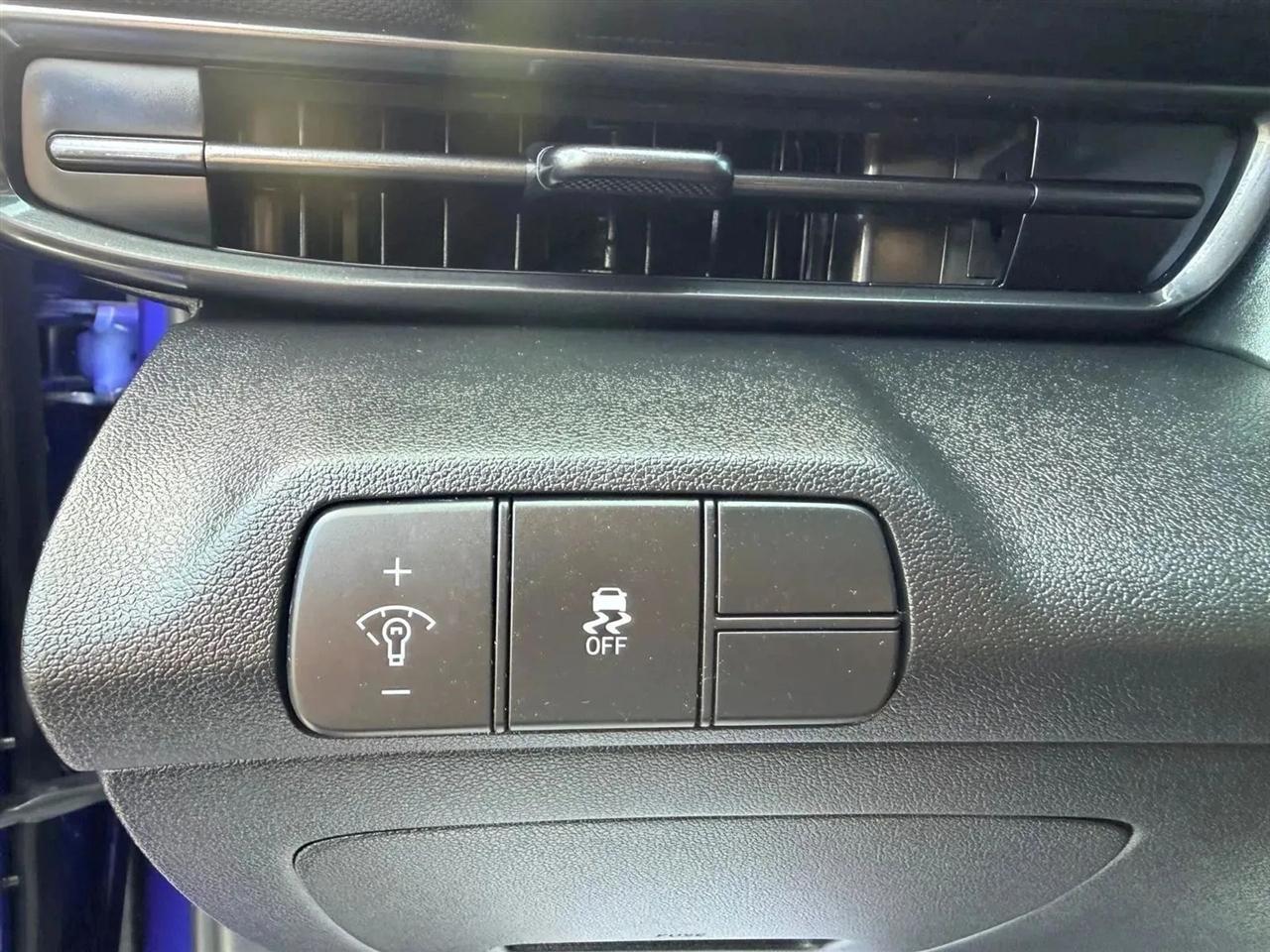 Hyundai Elantra  2025