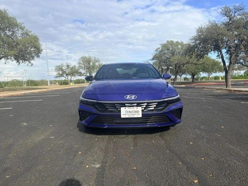 Hyundai Elantra  2025