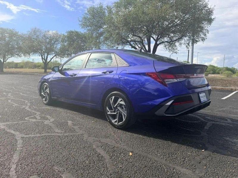 Hyundai Elantra  2025