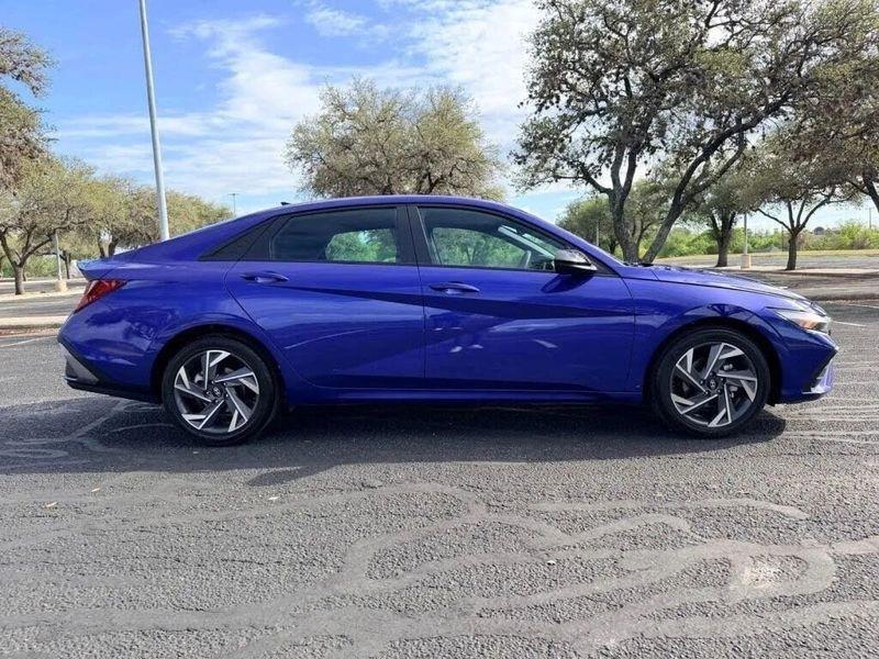 Hyundai Elantra  2025
