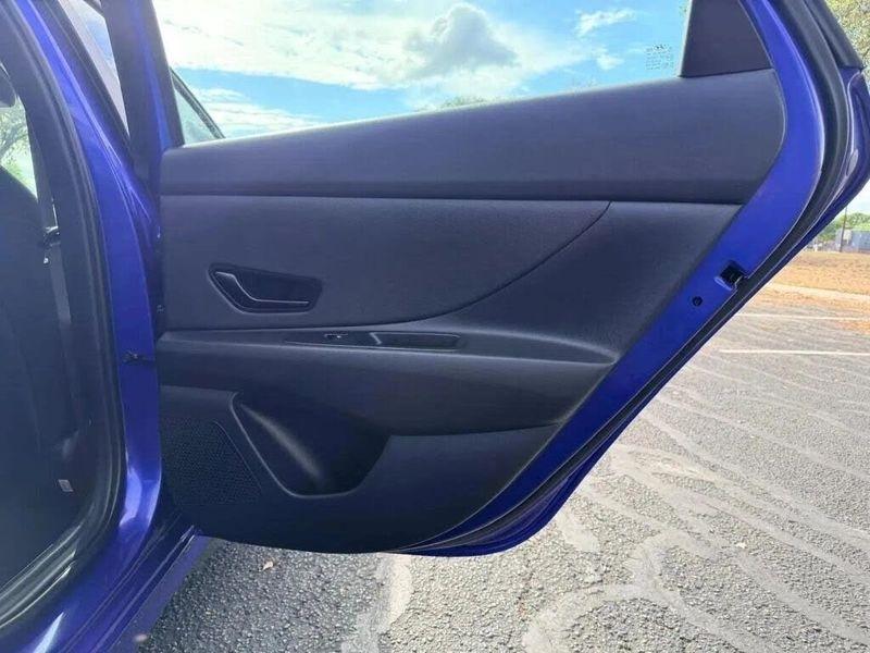 Hyundai Elantra  2025