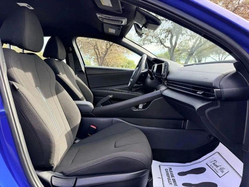 Hyundai Elantra  2025