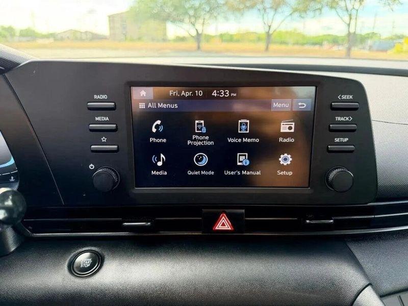 Hyundai Elantra  2025