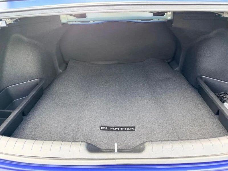 Hyundai Elantra  2025