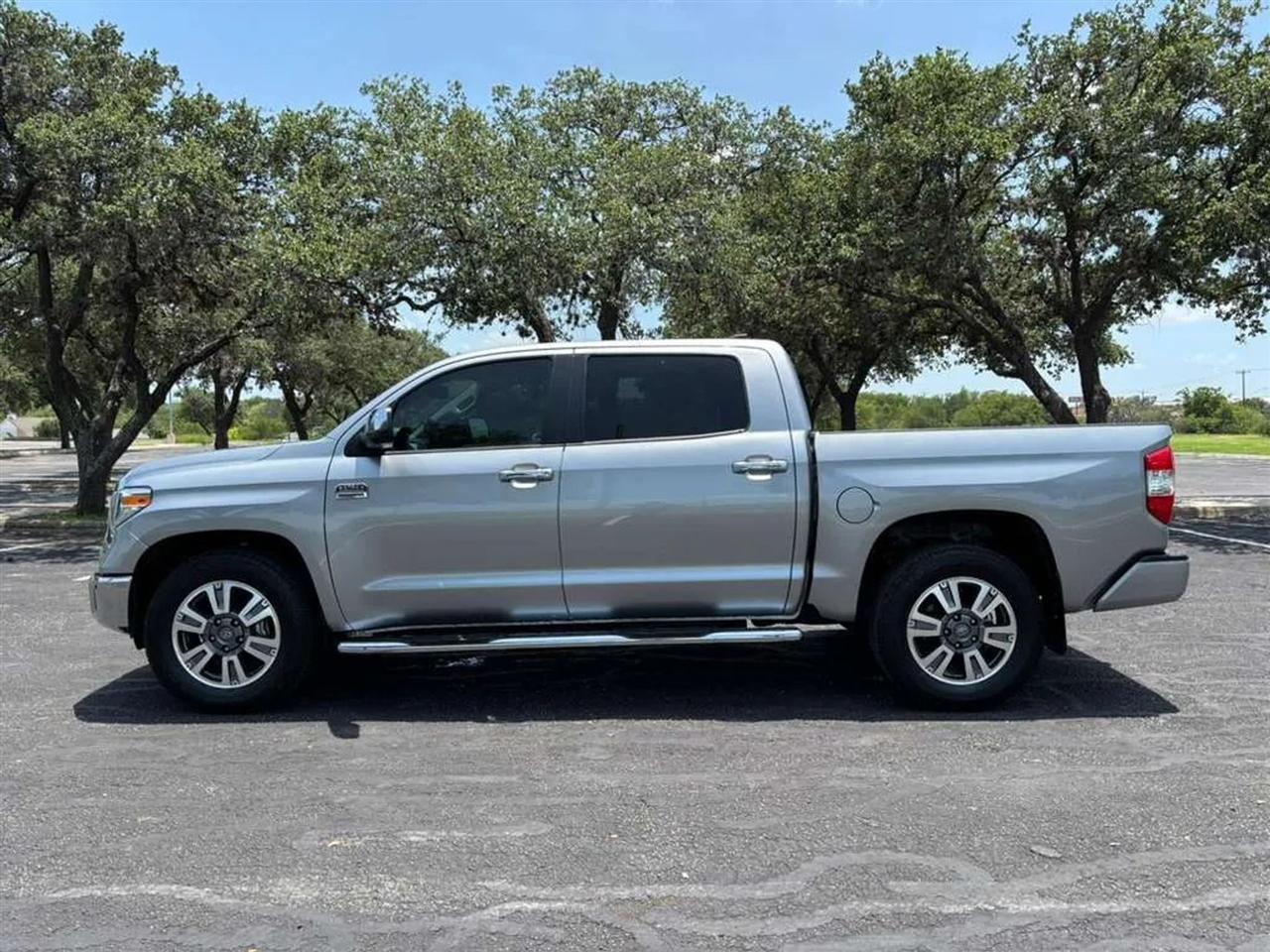 Toyota Tundra  2021
