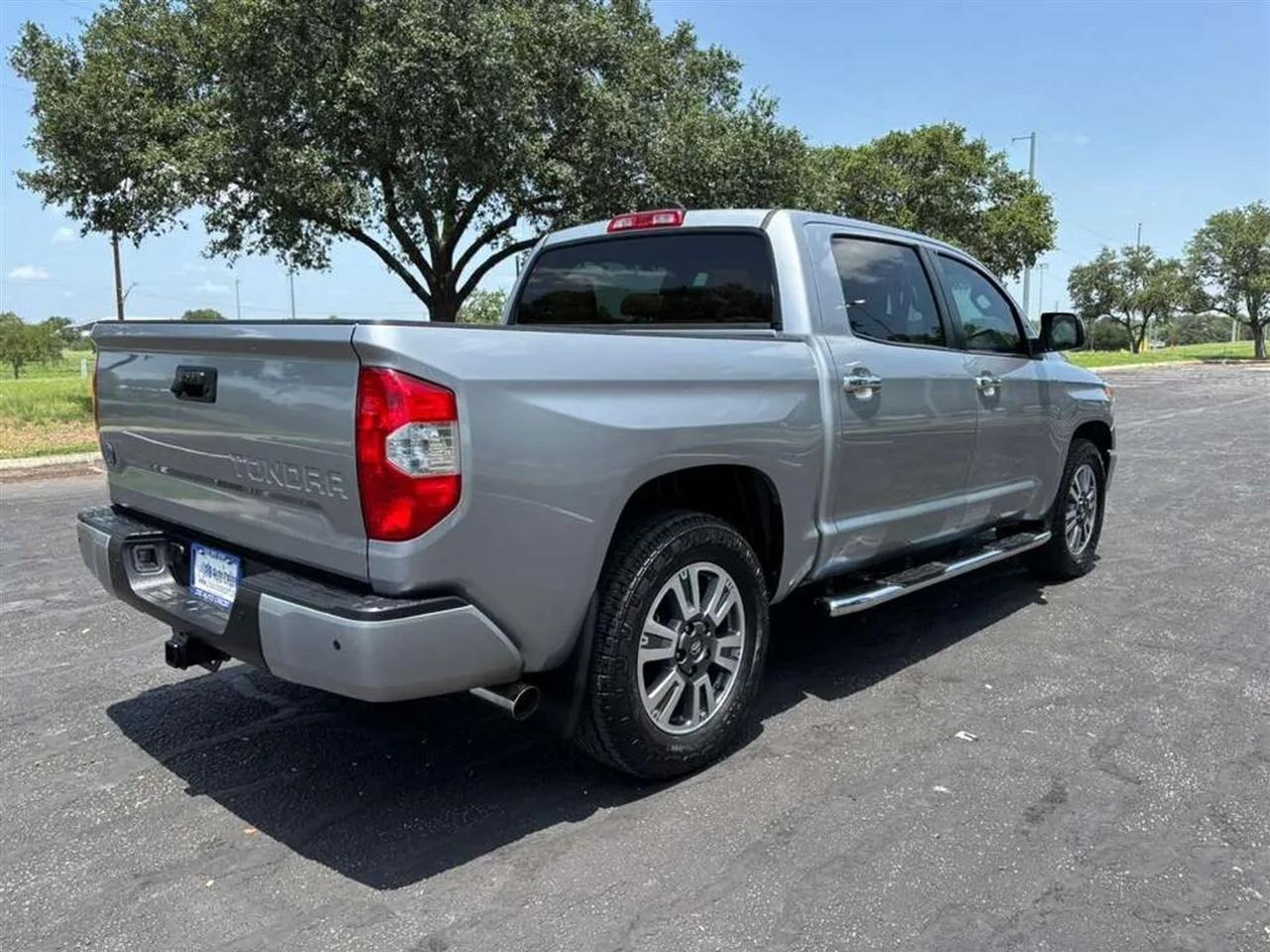 Toyota Tundra  2021