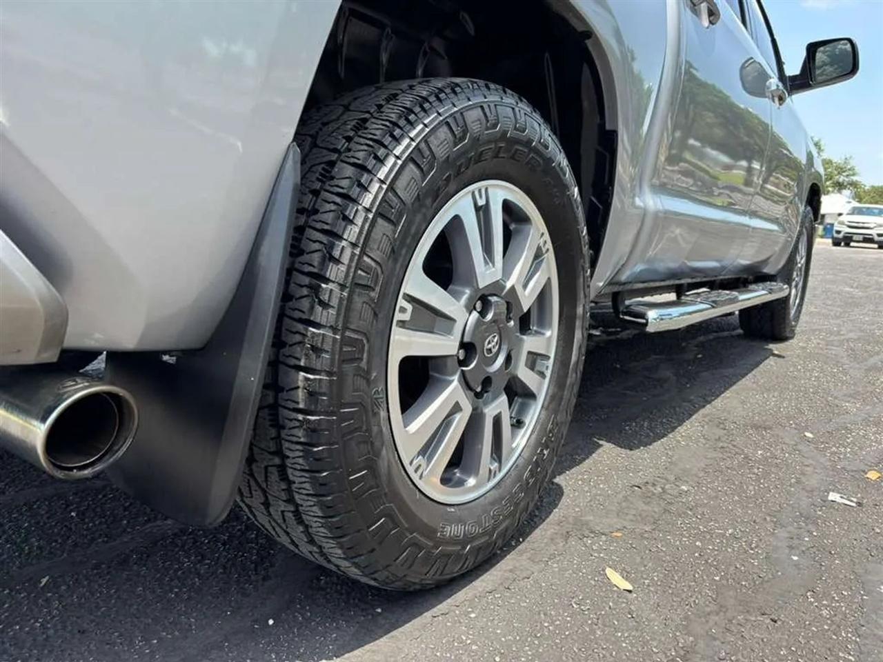 Toyota Tundra  2021