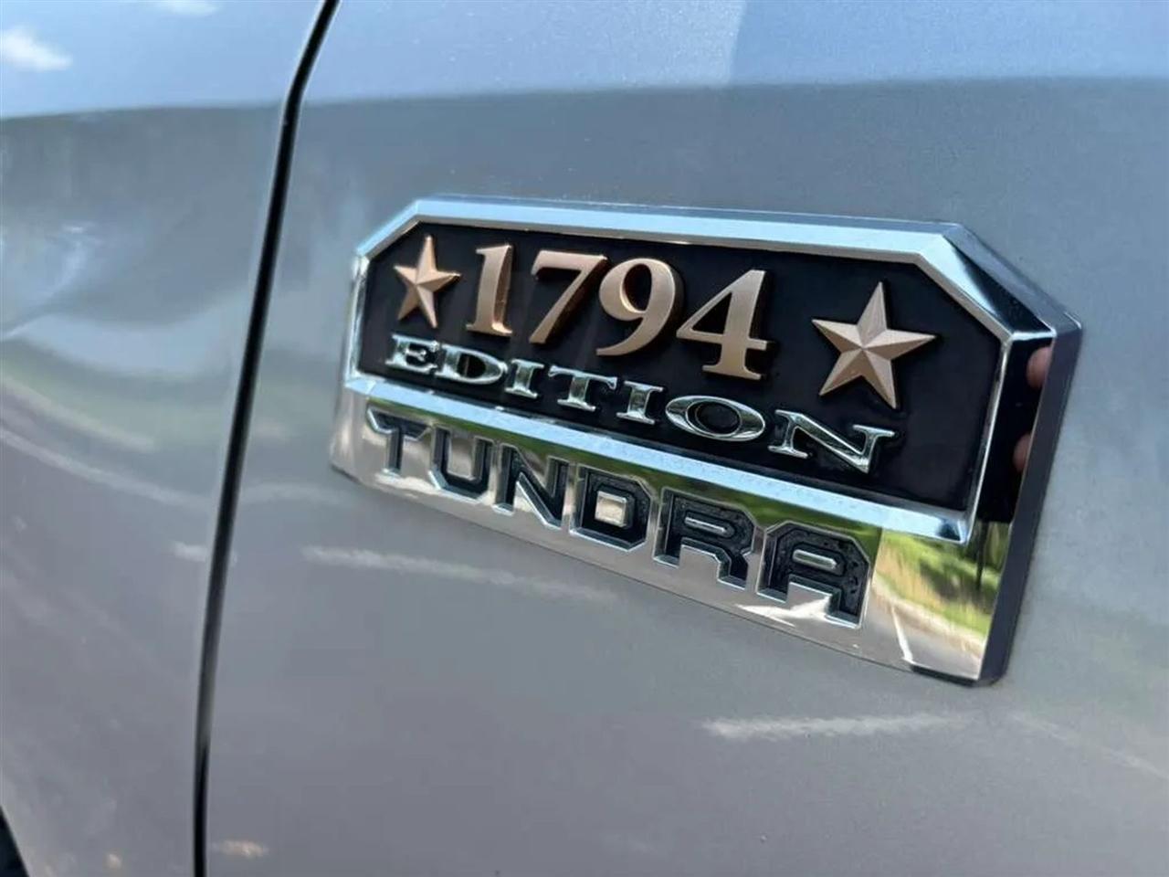 Toyota Tundra  2021