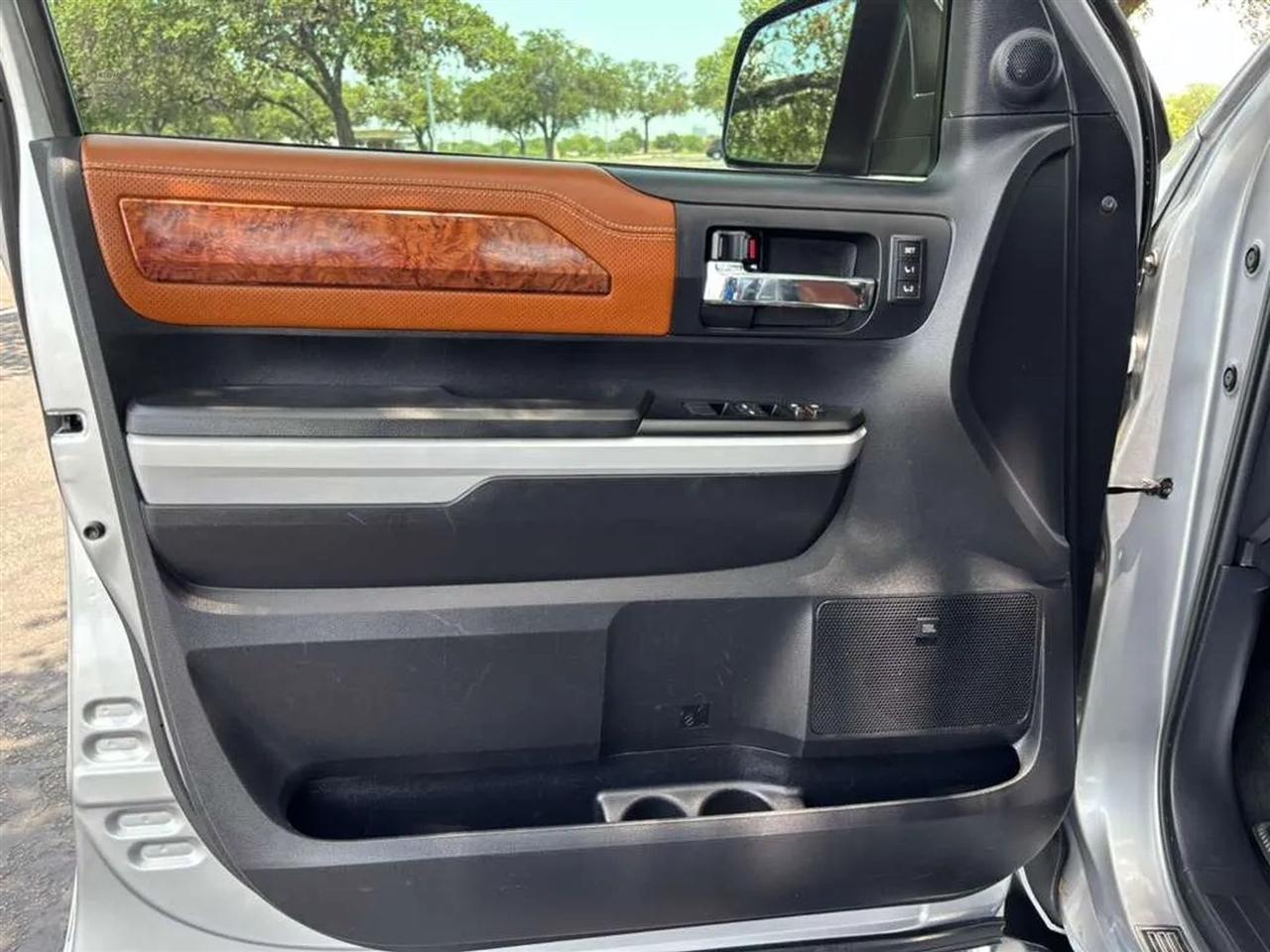 Toyota Tundra  2021