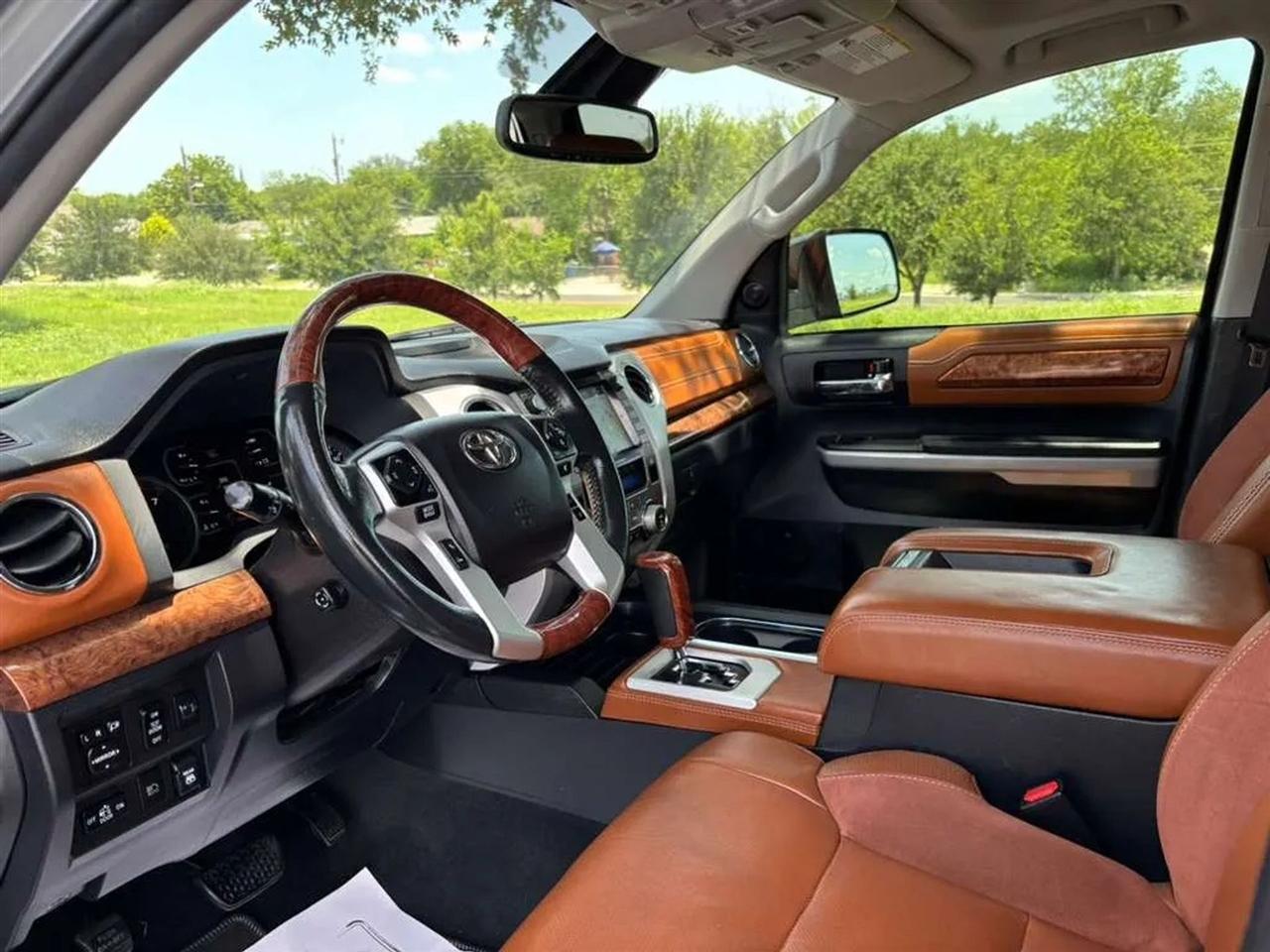 Toyota Tundra  2021