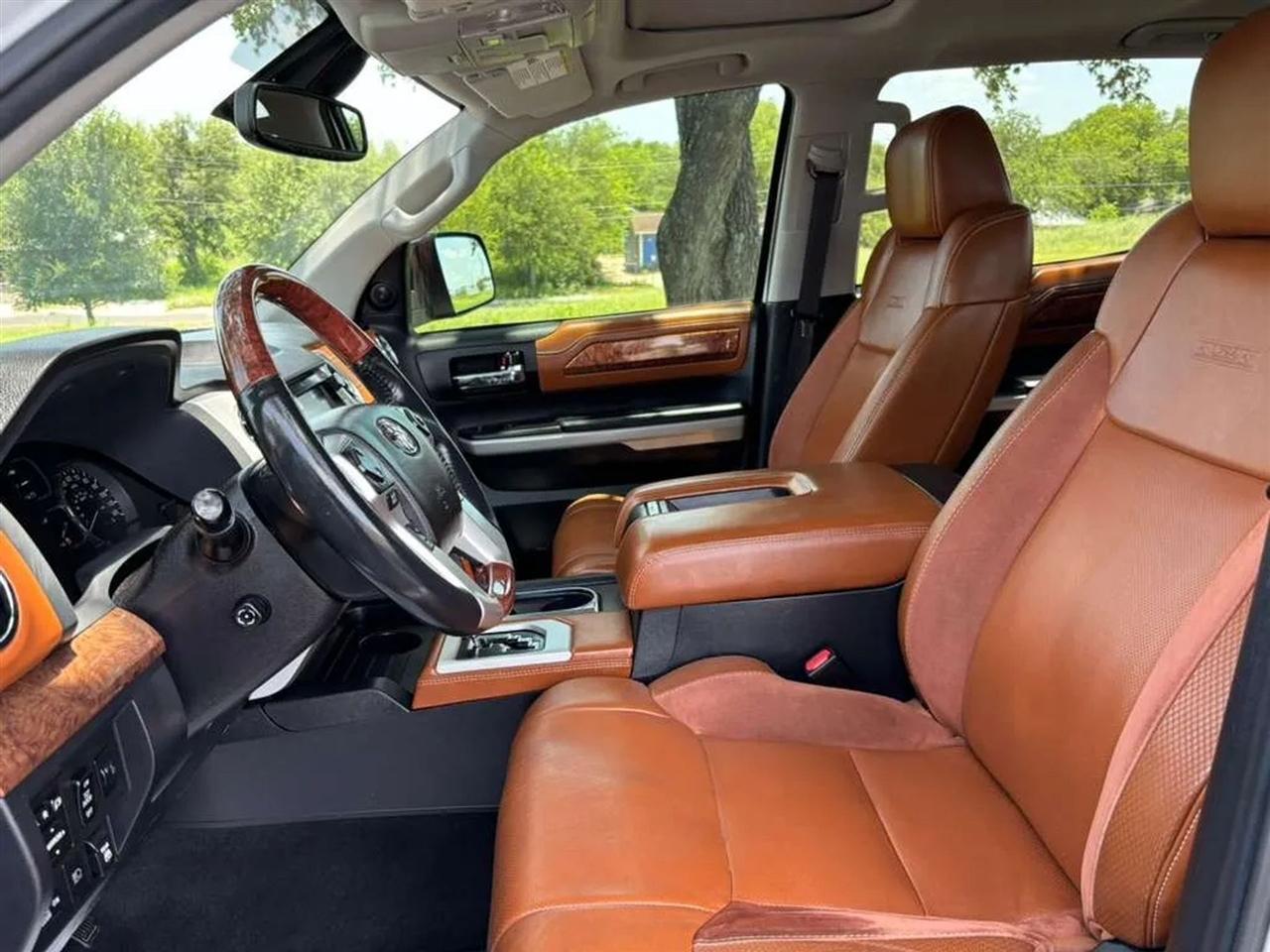 Toyota Tundra  2021