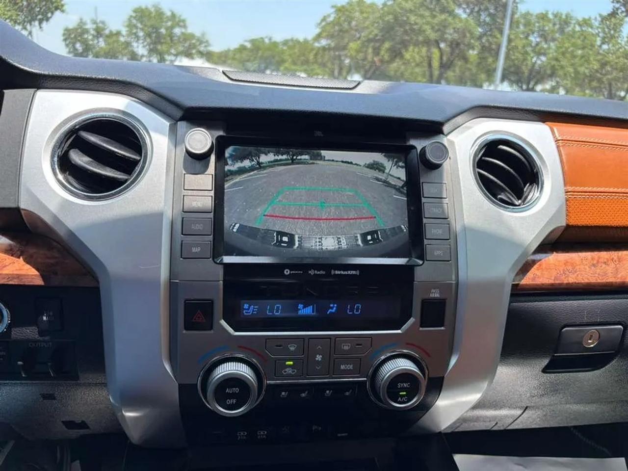 Toyota Tundra  2021